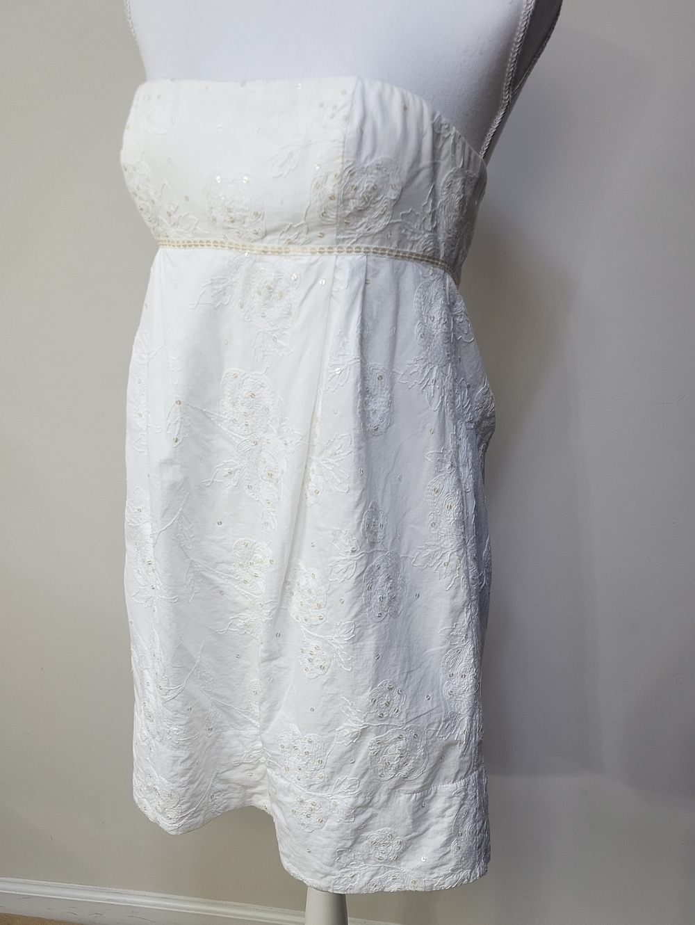 BCBGMAXAZRIA White Embroidered Floral Sequin Strapless Mini Dress